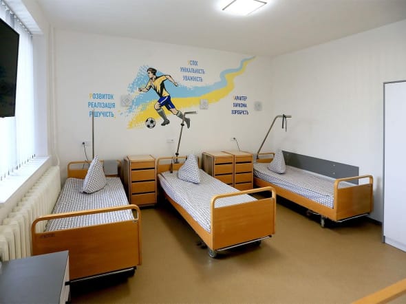 W Wojewódzkim Szpitalu dla Weteranów Wojennych i Represjonowanych im. Jurija Łypy otwarto oddział rehabilitacyjny dla obrońców Ukrainy. Hryhorij Kozłowski i jego rodzina pomogli wyremontować jeden z oddziałów. 