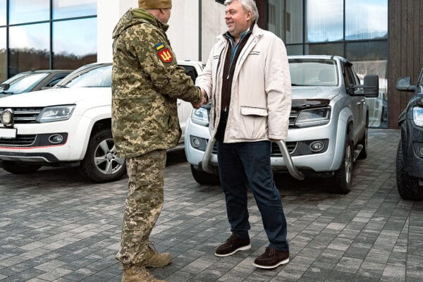 Hryhorii Kozlovskyi donates a car to the Armed Forces of Ukraine